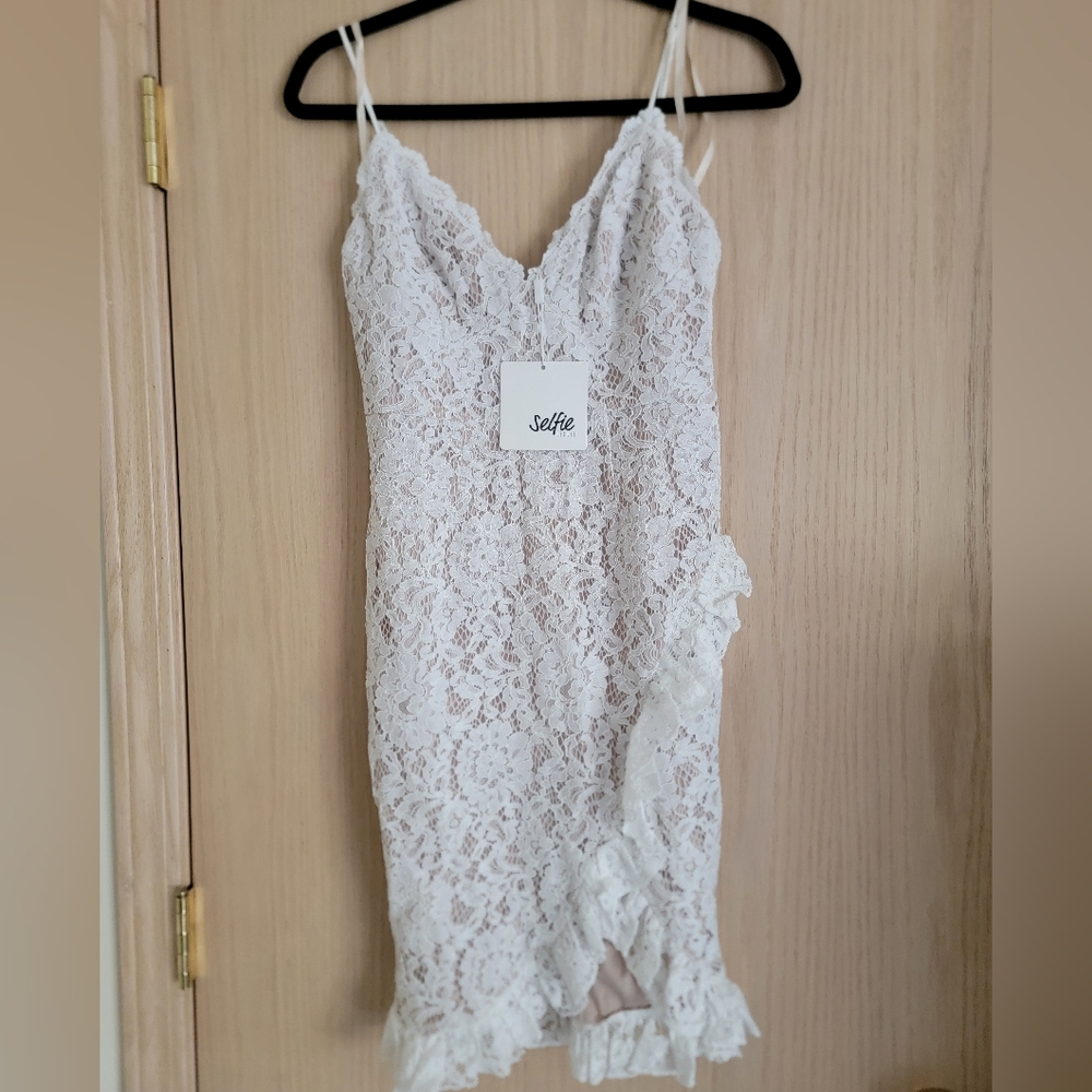 Selfie Leslie Azusa Asymmetrical Hem Lace Dress
